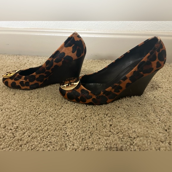 Tory Burch Sophie calf-hair, leopard wedge heel - Picture 5 of 6